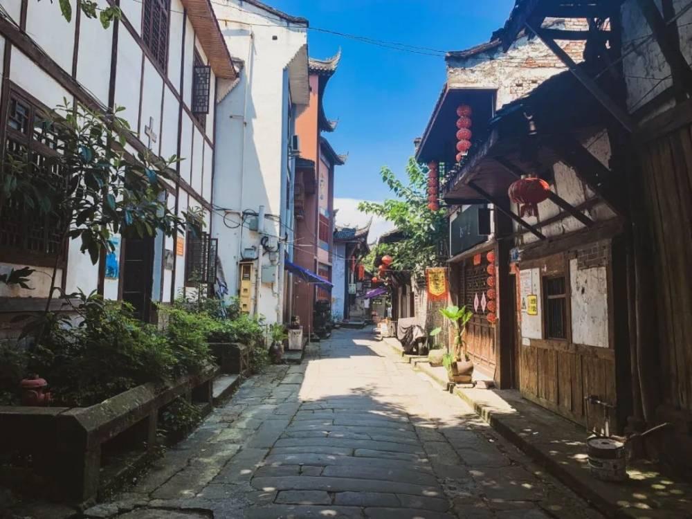 摸后脑勺，鉴别人种优劣：50万妇女被强奸，100万人被屠杀